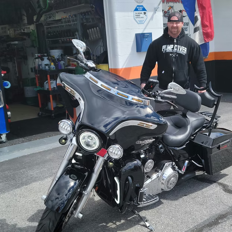 Elmer picking up his '13 Street Glide