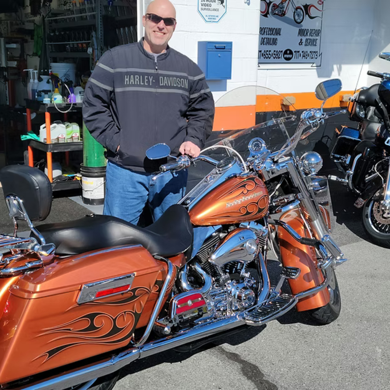 Bill picking up his '05 Road King